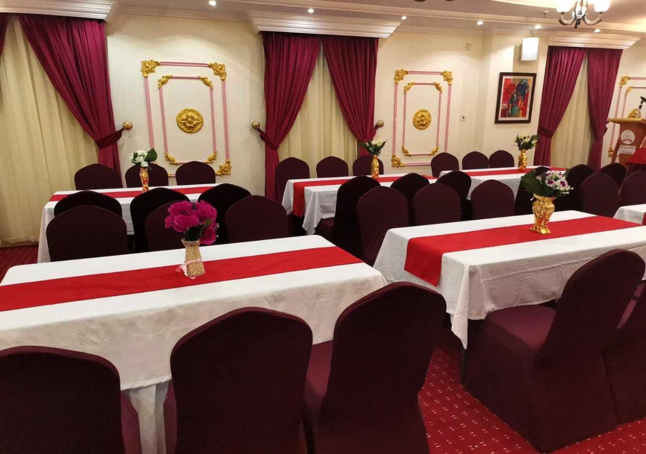Majestic Hotel Ad Dawhah Esterno foto