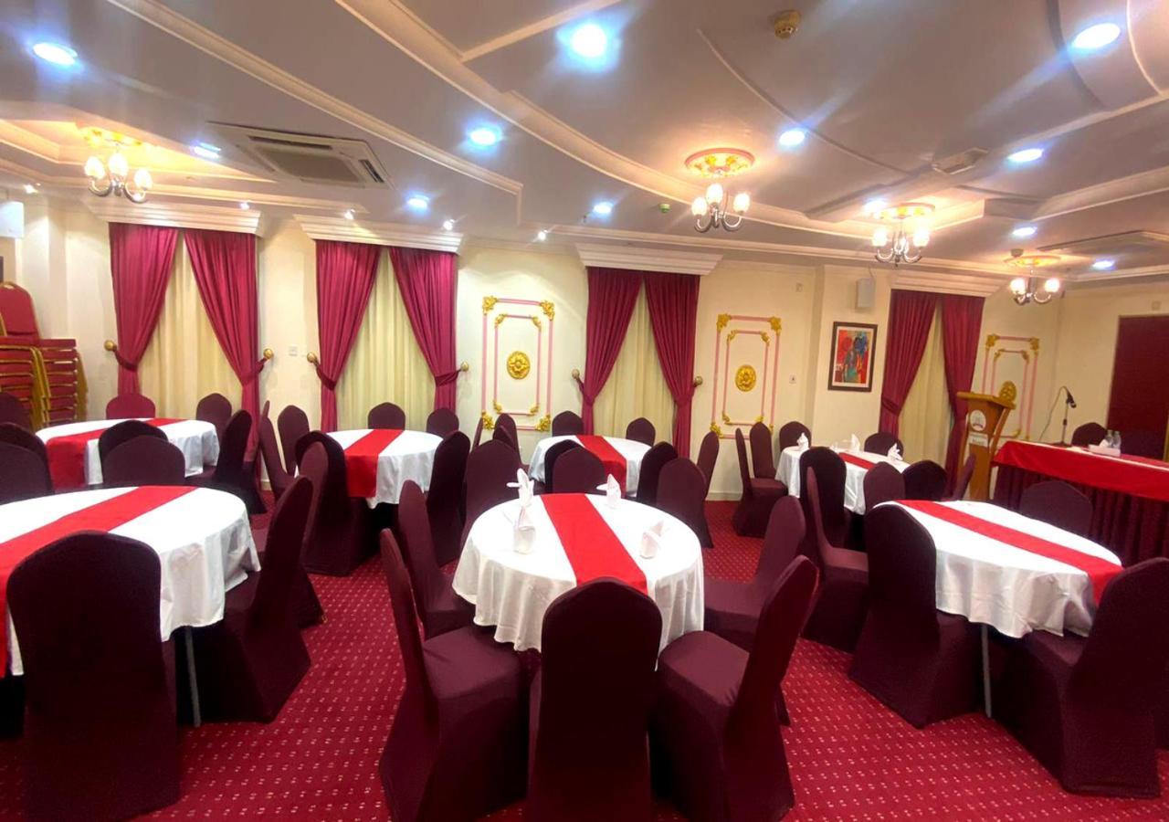 Majestic Hotel Ad Dawhah Esterno foto