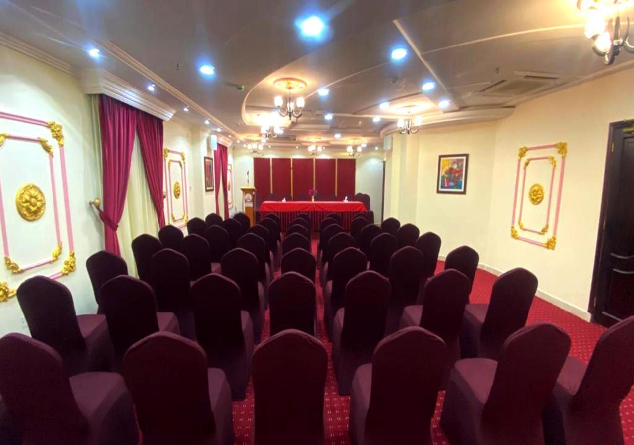 Majestic Hotel Ad Dawhah Esterno foto