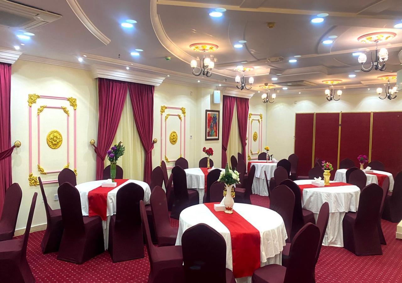Majestic Hotel Ad Dawhah Esterno foto